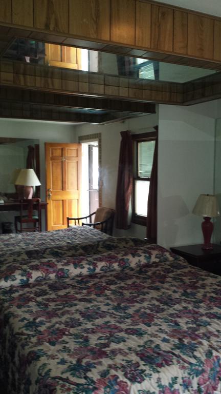 Olde Court Inn Wheeling Phòng bức ảnh